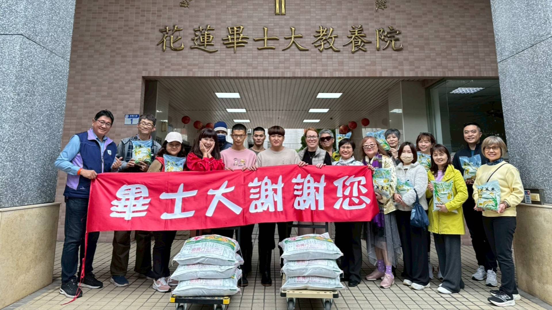 小小愛心會捐贈白米